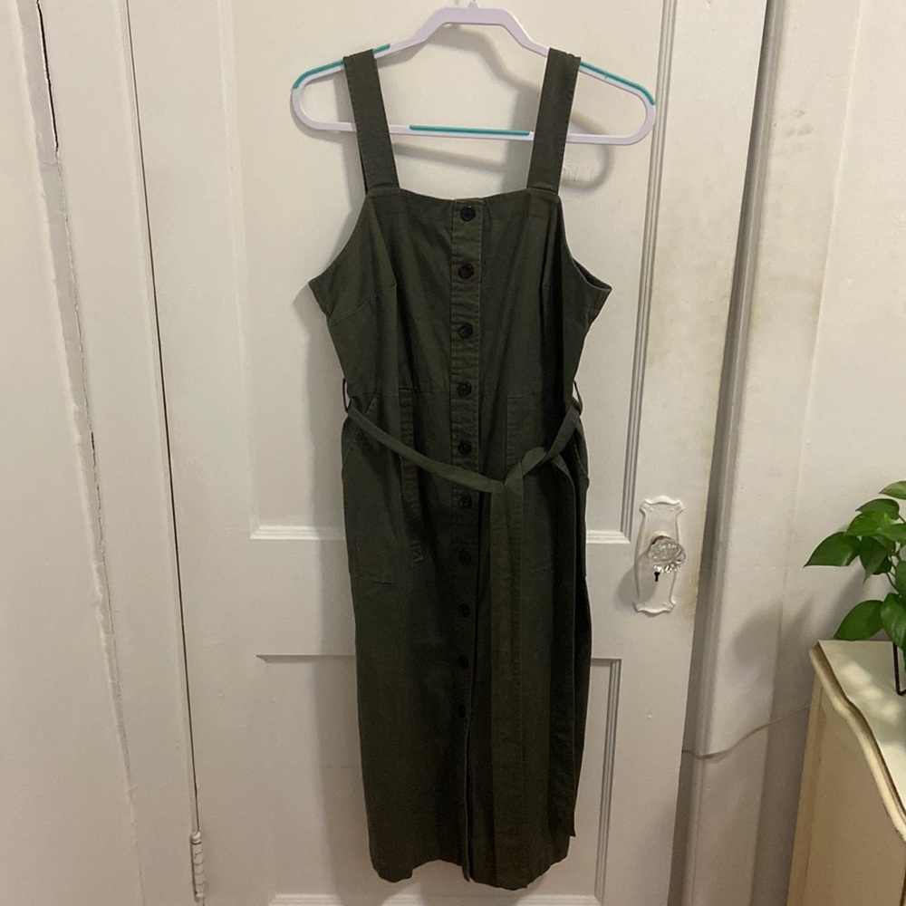 Universal Thread button midi dress with belt. Size L.